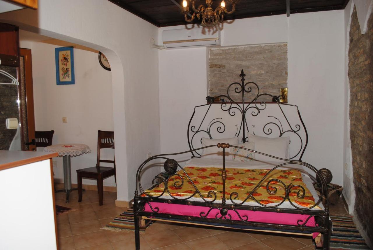 Guesthouse Mele Gjirokastër Dış mekan fotoğraf
