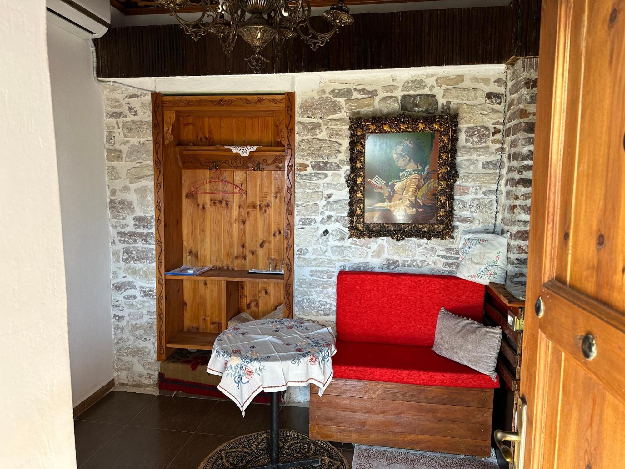 Guesthouse Mele Gjirokastër Dış mekan fotoğraf
